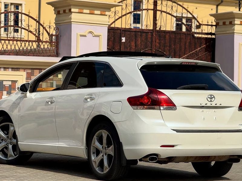 Thumbnail 5 of 2015 Toyota Venza LE